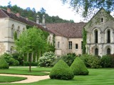 Abbaye de Fontenay - nejstarší dochovaný cisterciácký klášter ve Francii